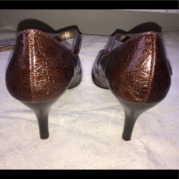 Brown short heel pumps  - Picture 5 of 7